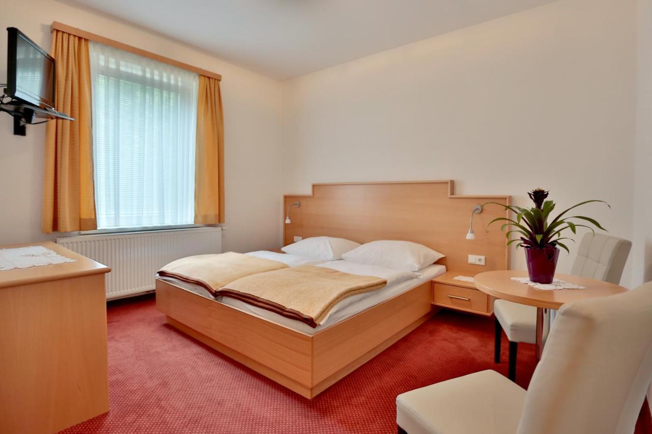 Hotel Reineldis Mureck Bagian luar foto